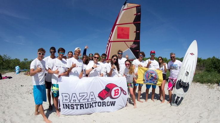 nauka windsurfingu grupa